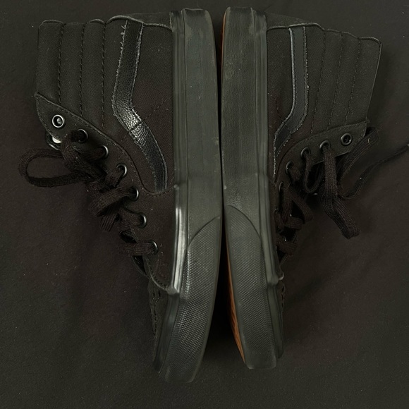 Vans - Picture 3 of 6